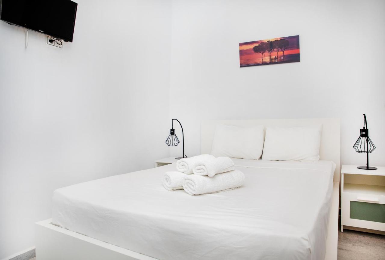 Caper-2 Bedroom Traditional Home With Amazing View ナウサ エクステリア 写真