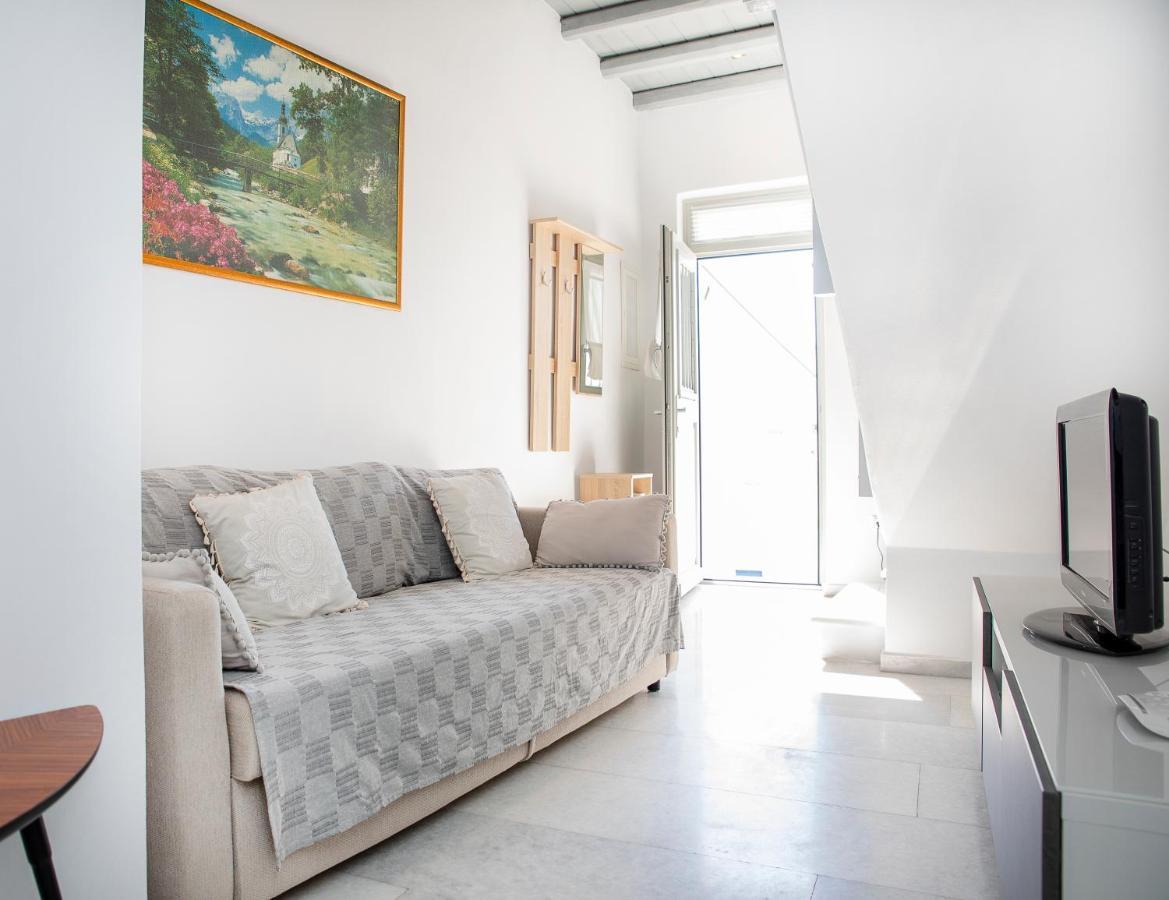 Caper-2 Bedroom Traditional Home With Amazing View ナウサ エクステリア 写真